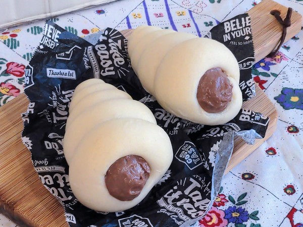 しっとりやわらか～な白いチョココロネ。