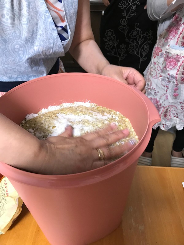 投げつけた後は塩蓋をします。