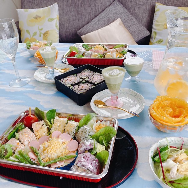 レインボーの飾り巻き寿司