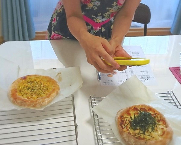 自分で作ったパンの記念撮影はお忘れなく♪