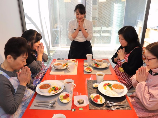 試食は、お腹いっぱいになります！