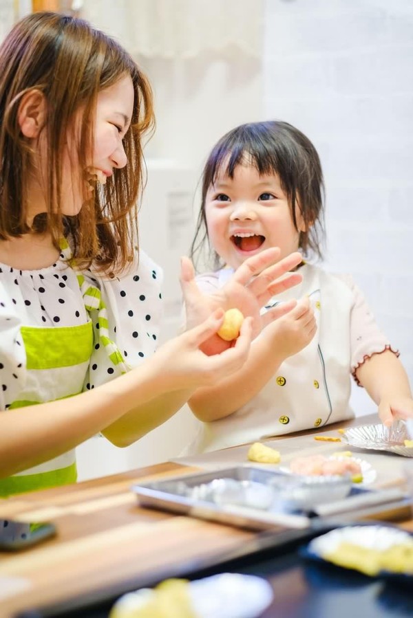 ママと並んでお料理たのしいね