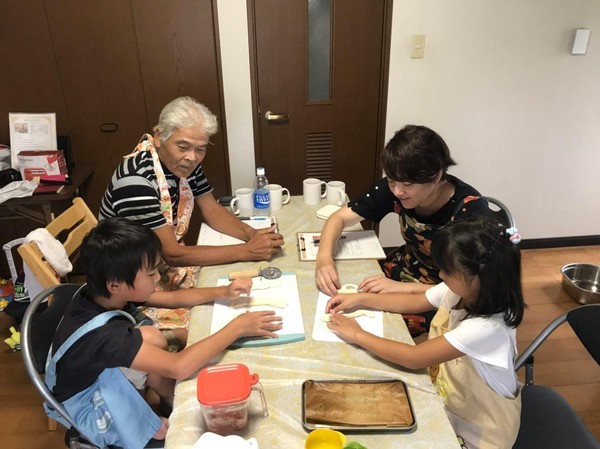 こどもたちと一緒にパン作り