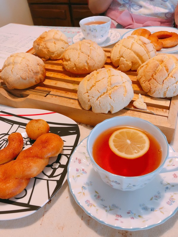毎回2品目のパンを作ります。焼きたてを試食しながらの紅茶です