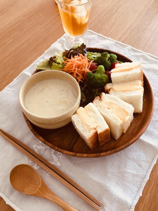 だし巻きタマゴサンド、豆乳シーフードスープランチ