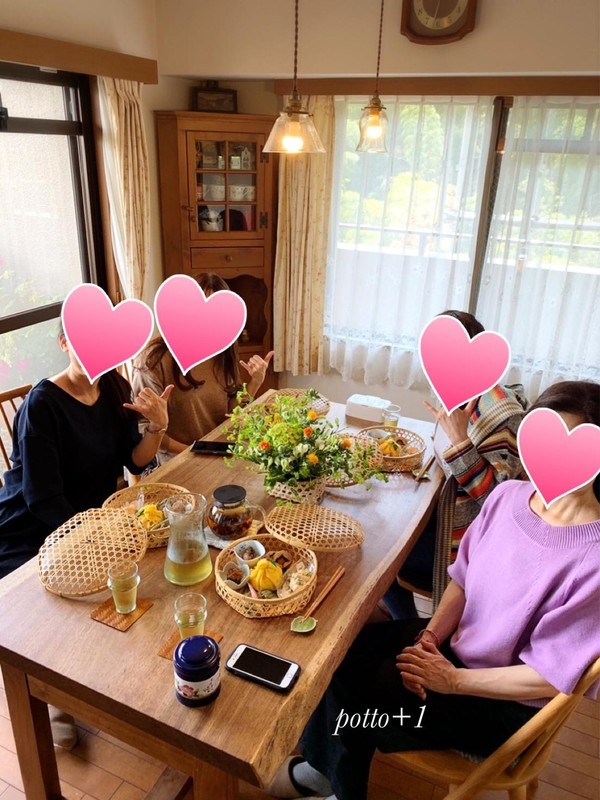 春の花かご御膳レッスンでの一コマ
皆んなでお花見気分で🌸