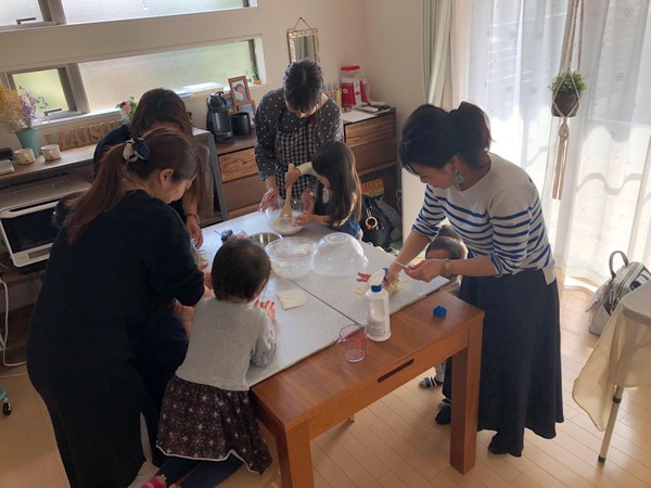 小さいお子様も一緒に作業できます