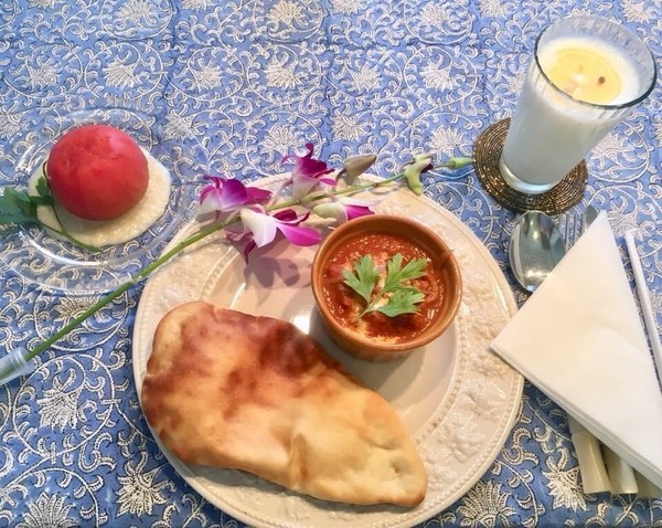 ナンとバターチキンカレー
