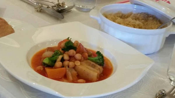スパイシーなポークのトマト煮込みです。

