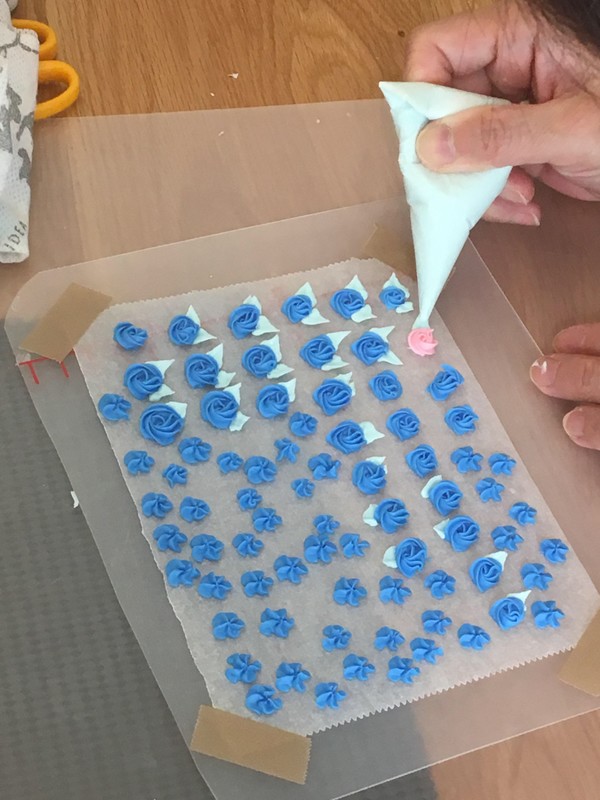 コースレッスンのお花絞りの回の風景です。