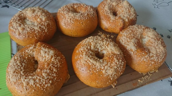 トマトバジルのチーズベーグル