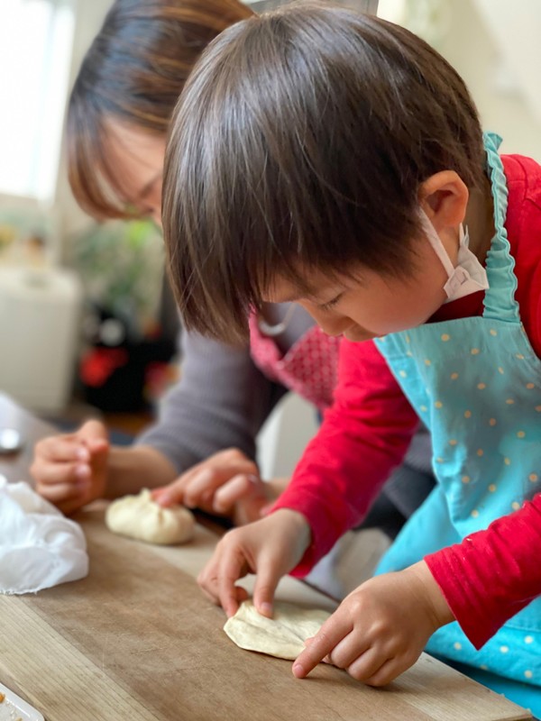 親子クッキングでは、いつもと違った一面も♡