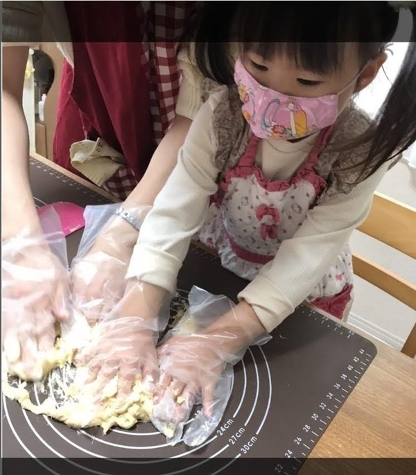 ママと一緒にパン作り