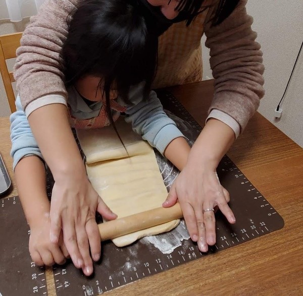 ママと一緒にデニッシュ作り