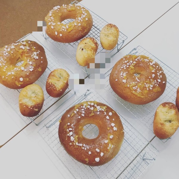 各自成形して頂いたパンはお持ち帰り分になります。