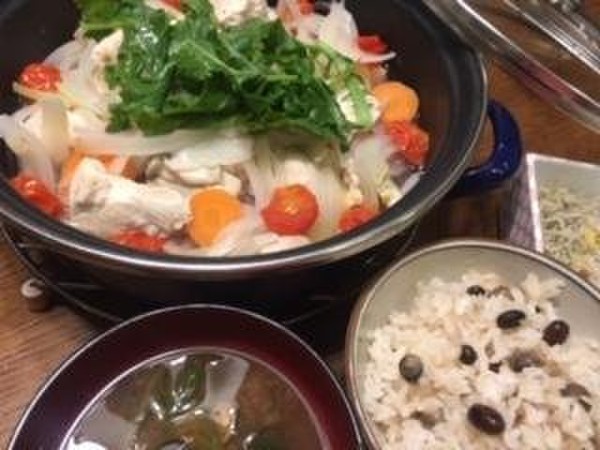 鶏と旬野菜のほったらかし鍋・彩りお豆ごはん・しじみのお味噌汁
