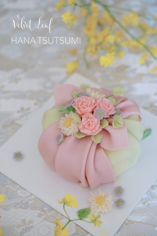 ケーキを餡で包んだ「花つつみ」。和洋折衷の新食感スイーツ。