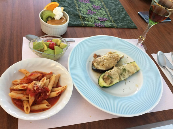 茄子とズッキーニのベジツナ焼き
トマトのペンネ