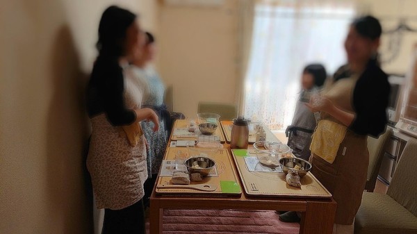 3名までの少人数制。親子で一緒にレッスンもできます。