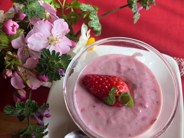 豆腐の苺ヨーグルト🍓豆腐が入ってるのでとてもヘルシーです