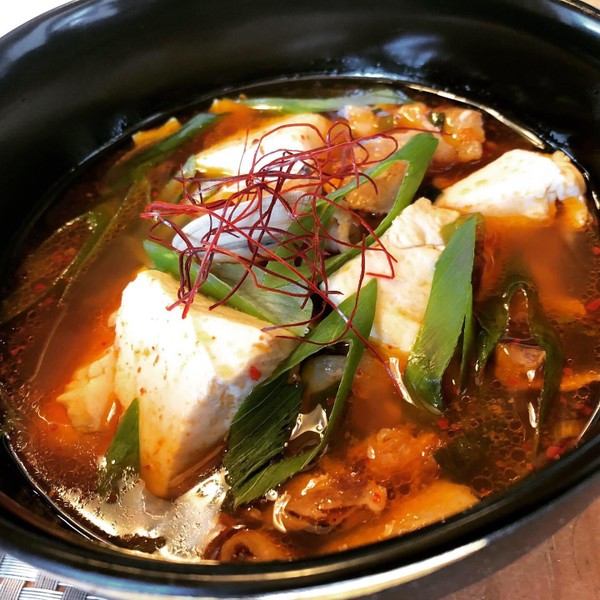 魚介の旨味が美味しいチゲスープ
