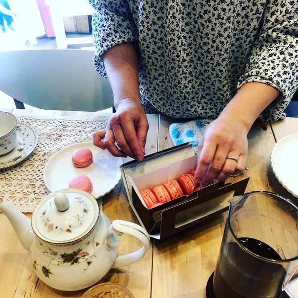 作ったお菓子は箱に詰めてお持ち帰りします。