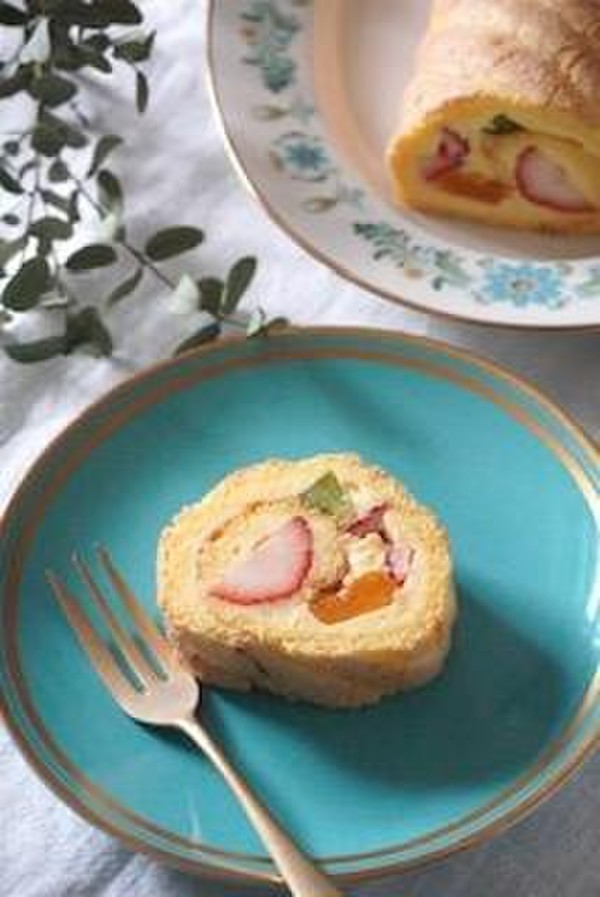ビスキュイ生地で作るフルーツロールケーキレッスン