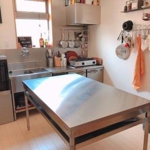 自宅キッチンとは別の専用スタジオ
