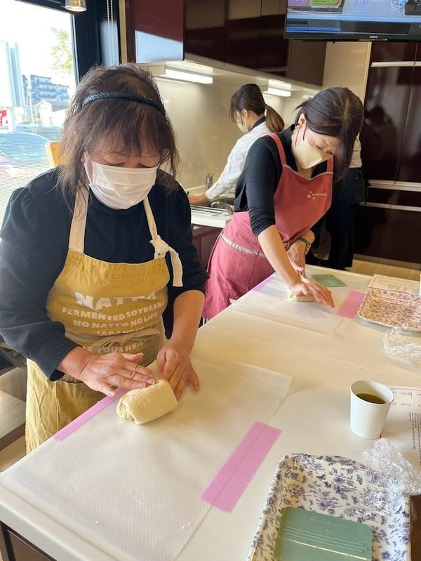 自分のものは自分でこねてもらいます！