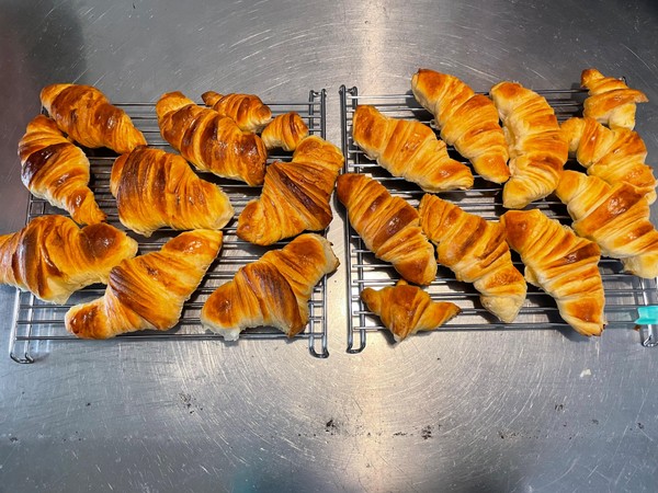 クロワッサン焼き上がり