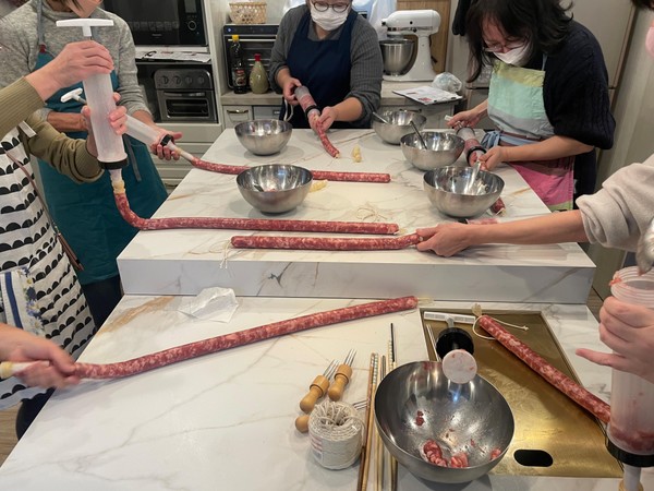 みんなでソーセージ作り
メニュー:香港干しソーセージ