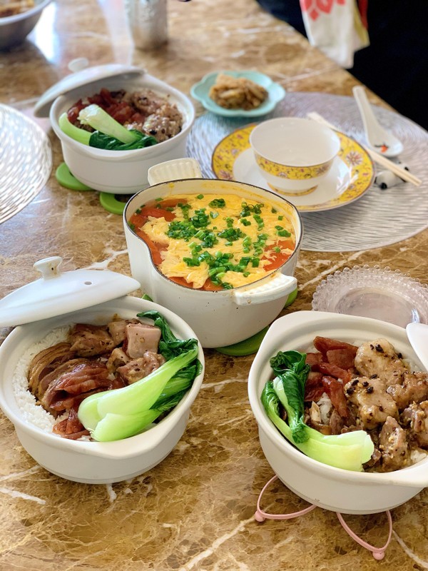香港本場の土鍋ご飯をなんと具超たくさんです。