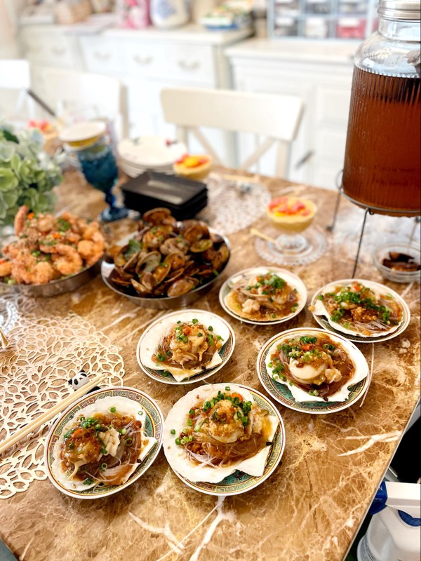 香港ローカルレストランの味！豪華シーフードメニュー