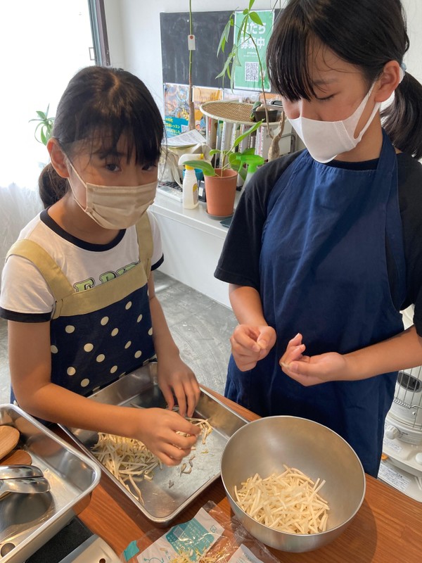 ひげ根を取ったもやしと取らないもやしを食べ比べしました！