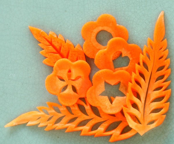ニンジンの花と葉　サラダやスープ、煮物も楽しく華やかに！