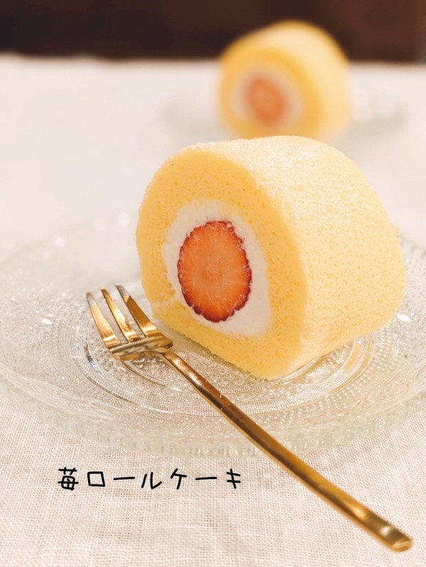 苺のロールケーキ
