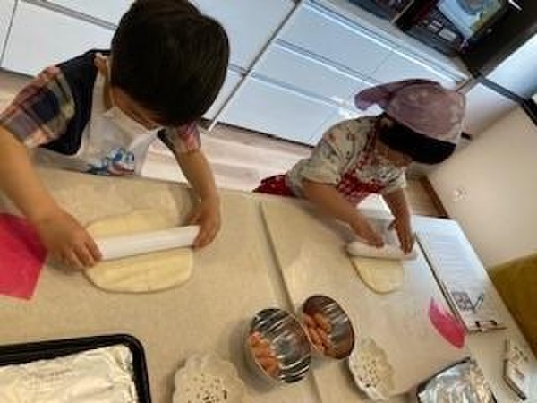 ３歳児も上手にパンを作ります。