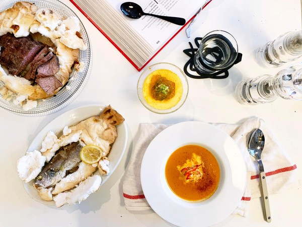 エビのビスク、塩釜焼き、フランのジュレのせ