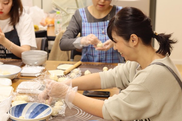 中華お菓子のレッスン中