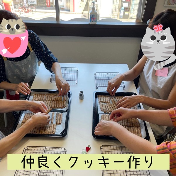 特別メニューのクッキー作り！
ポキポキ手で割る楽しい作業