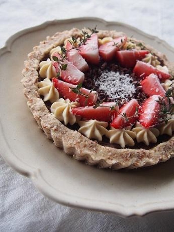 ローチョコムースタルトケーキとローホイップクリーム。