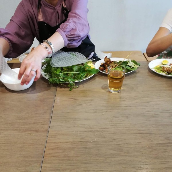 試食はそれぞれのプレートに盛り付けています。