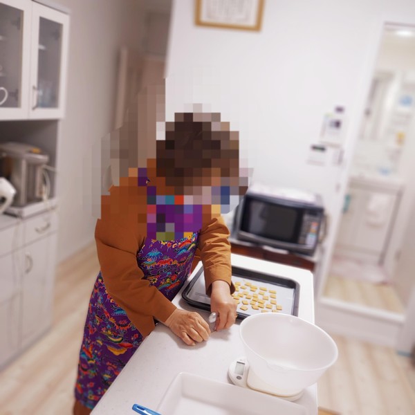 ワンちゃん用きな粉クッキーを作っていただいてます