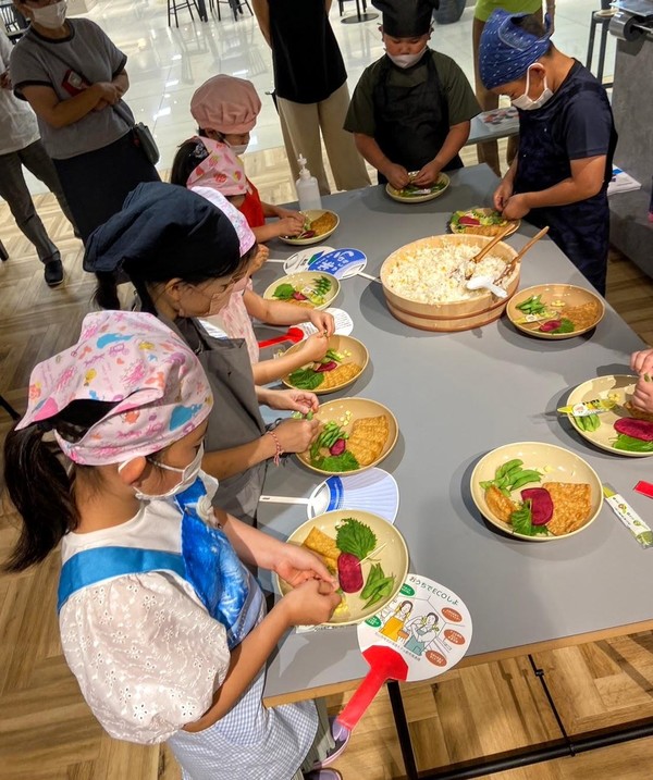 えひめの郷土料理を伝承する活動に力を入れています。