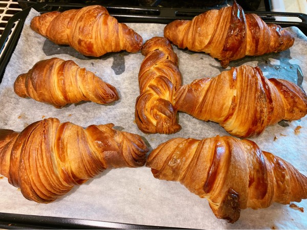 サクサクのクロワッサンが焼けました🥐✨