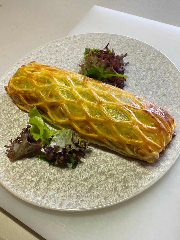 仔羊背肉のパイ包み焼き ディジョンマスタード風味ソース