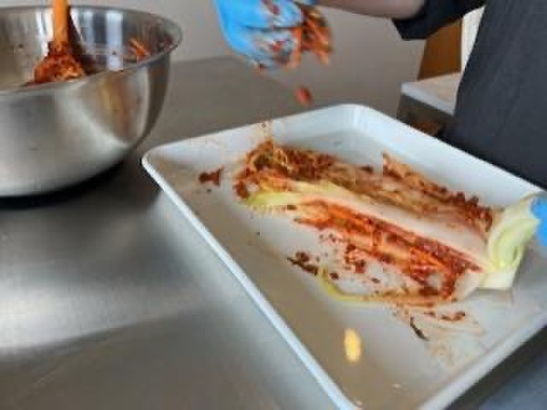 キムチヤンニョムをぬりぬり♪