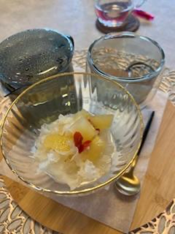 4.5月の薬膳茶菓子は春のお花茶&白木耳と林檎のコンポート♪