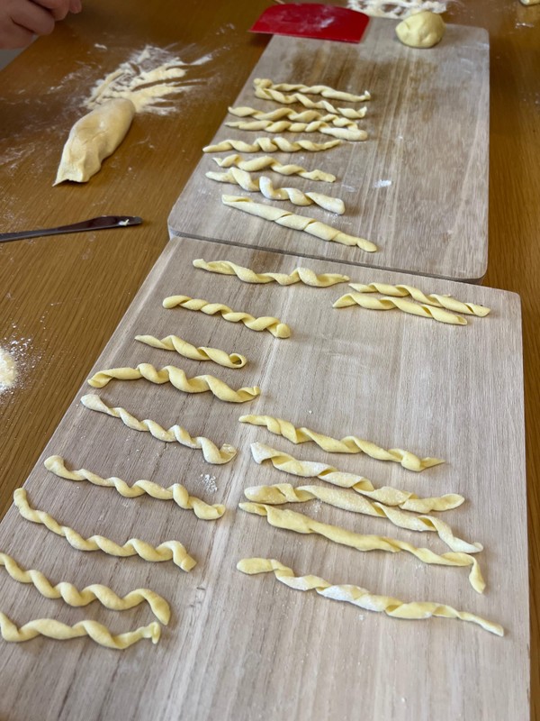 シチリアの手打ちパスタ作り。このネジネジが楽しい