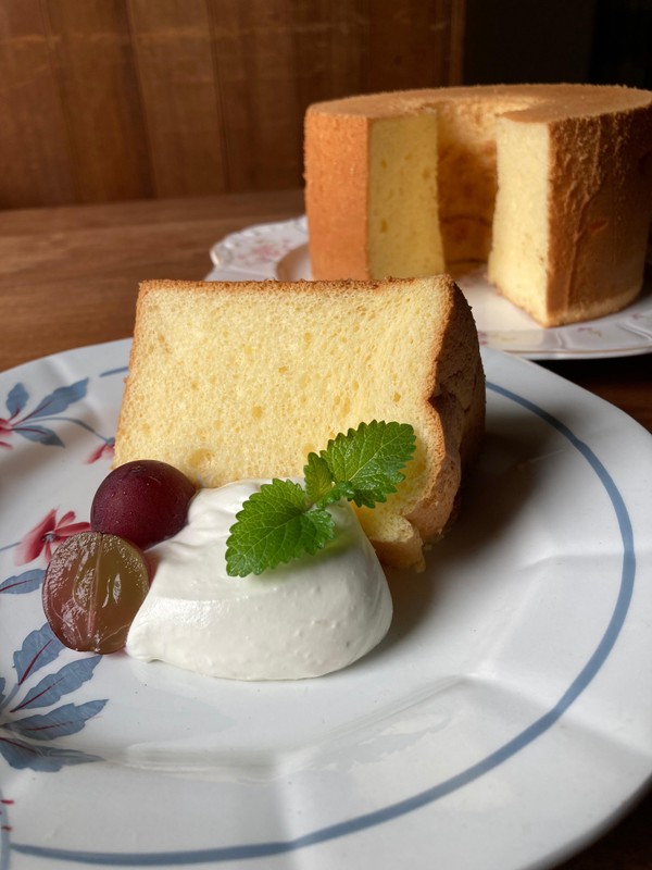 油脂を100%バターで作る、ふわふわのシフォンケーキです。